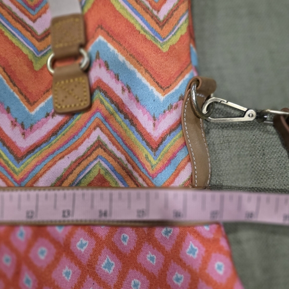 Dena Vibrant Chevron Large Travel Tote Bag - Picture 5 of 7